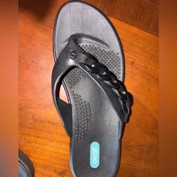 Oka-B Women's Ginger Flip Flop Sandals - Picture 3 of 3